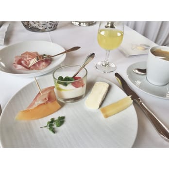 Hotel Villino - Complimentary breakfast buffet + they have a small menu with additional options. - Hotels Near Me - Bodolz, BY