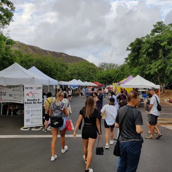 KCC Farmers' Market - Kinda crowded at 7:45am... - Farmers Market Near Me - Honolulu, Hawaii