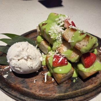 Susu Siam - Pandan toast w/ coconut ice cream - Thai Near Me - Scarborough, Ontario Susu Siam - Pandan toast w/ coconut ice cream - Thai Near Me - Scarborough, Ontario