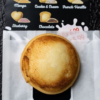Cow Cow - French Vanilla Ice Cream Sandwich ($6.99) - Ice Cream & Frozen Yogurt Near Me - Toronto, Ontario