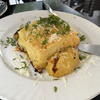 Jardin Petros - Moussaka - Greek Near Me - Montreal, Quebec Jardin Petros - Moussaka - Greek Near Me - Montreal, Quebec
