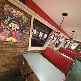 Pizza Hut - Those trapazoidal windows tho - Pizza Near Me - Perry, Oklahoma Pizza Hut - Those trapazoidal windows tho - Pizza Near Me - Perry, Oklahoma