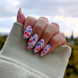 Holly Nails & Spa 2 - Hand-Painted by Ivy
