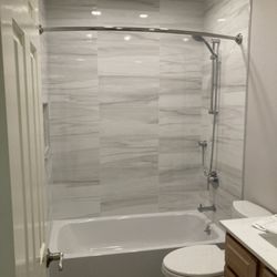 Lev & Sons - Hallway / guest bathroom
