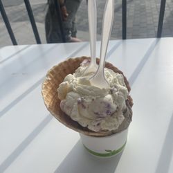Tickleberry - Raspberry cheesecake in waffle bowl