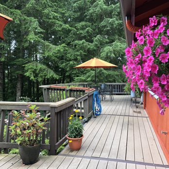 Misty Valley Inn B & B - More of their back deck that leads to the hot tub - Hotels Near Me - Forks, Washington