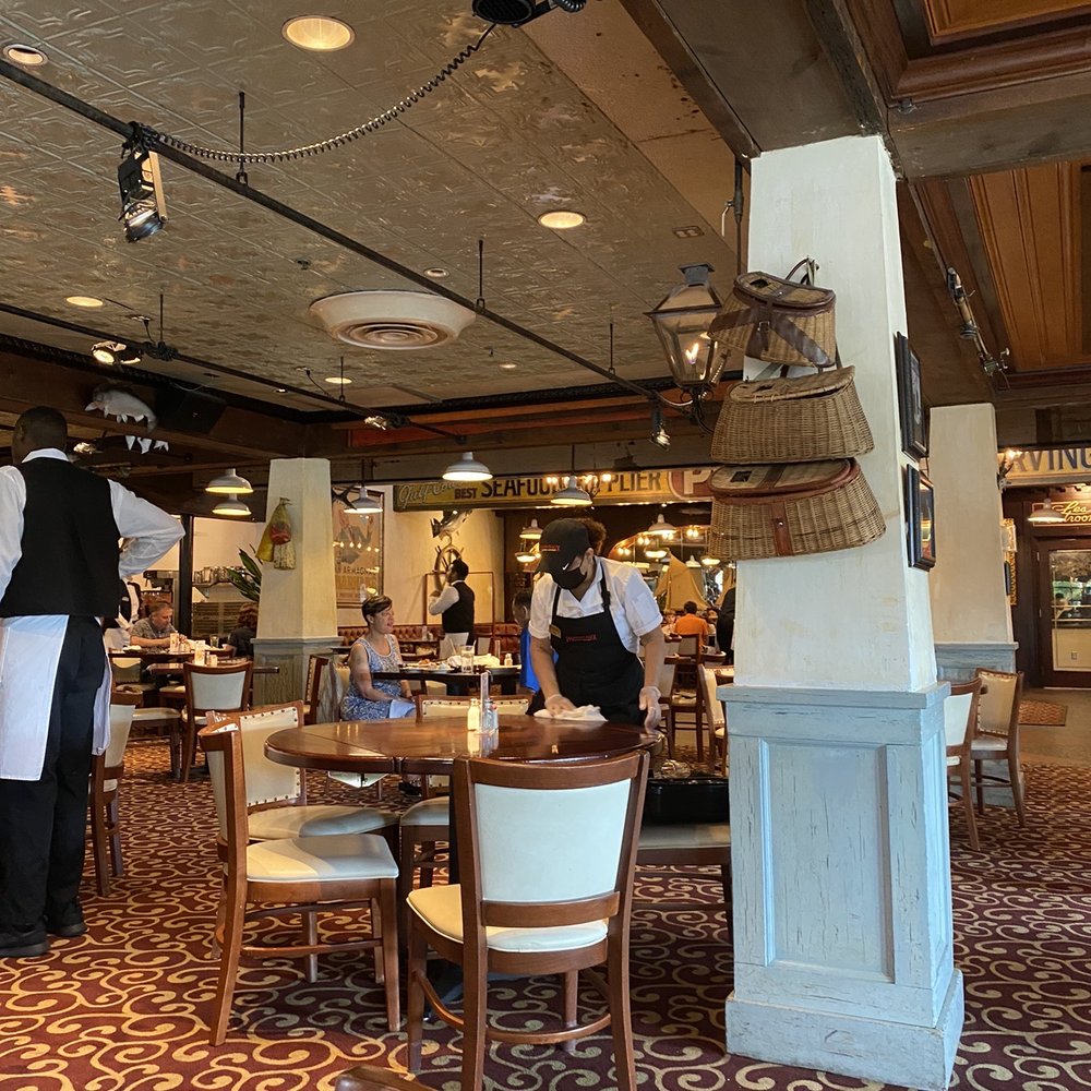 Pappadeaux Seafood Kitchen - Seafood Near Me - Conroe, Texas