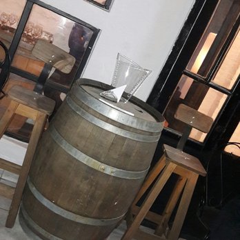 Casa Chêne - Decoración cálida - Wine Bars Near Me - Buenos Aires, C