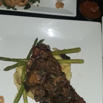 V Restaurant, Bistro & Bar - Prime New York Steak, addictive mashed potatoes and fresh asparagus - New American Near Me - Murphys, California