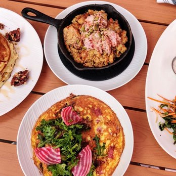 Butlers Pantry - plates of food on a wooden table - Delis Near Me - Covington, Kentucky