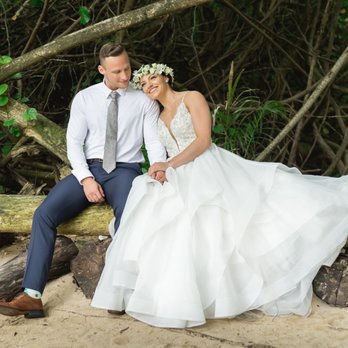Simple Oahu Wedding - KUALOA RANCH SECRET ISLAND - Wedding Planning Near Me Simple Oahu Wedding - KUALOA RANCH SECRET ISLAND - Wedding Planning Near Me