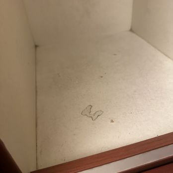 LA Fitness - I think the picture explains everything would you want to put your stuff in there? - Gyms Near Me - Pittsburgh, Pennsylvania LA Fitness - I think the picture explains everything would you want to put your stuff in there? - Gyms Near Me - Pittsburgh, Pennsylvania