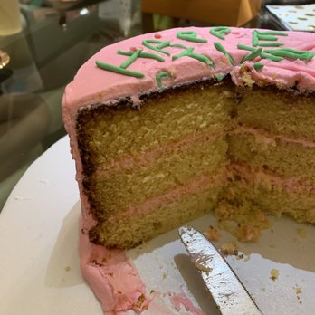 Orlando cakes - Very burnt, very dry cake - Custom Cakes Near Me