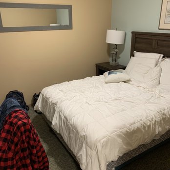 Ocean Crest Resort - Website vs what you actually get. Tiny room, one window facing another doorway/hallway. It's clean. The end. - Resorts Near Me - Moclips, Washington