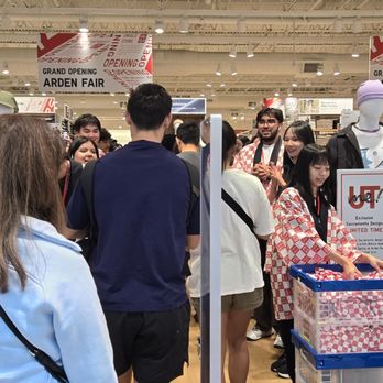 Uniqlo - Men's Clothing Near Me - Sacramento, California Uniqlo - Men's Clothing Near Me - Sacramento, California