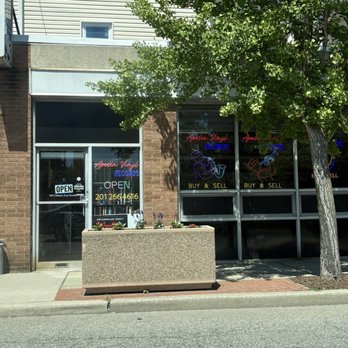 Apollo Records - Vinyl Records Near Me - Tenafly, New Jersey