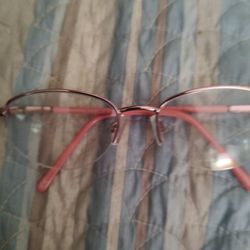Bill, H Mitchell - I ordered gunmetal grey frame and progressive auto tint lenses. Didn't get either of those.