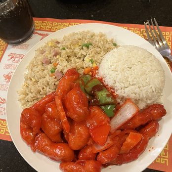 Hunan Villa Restaurant - Sweet & sour combination plate with half/half rice - Chinese Near Me - Oakdale, California