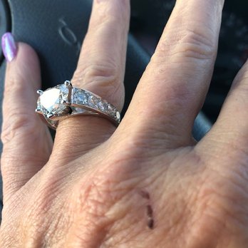 Foster's Fine Jewelry - Side view. - Jewelry Near Me - Carlsbad, California Foster's Fine Jewelry - Side view. - Jewelry Near Me - Carlsbad, California