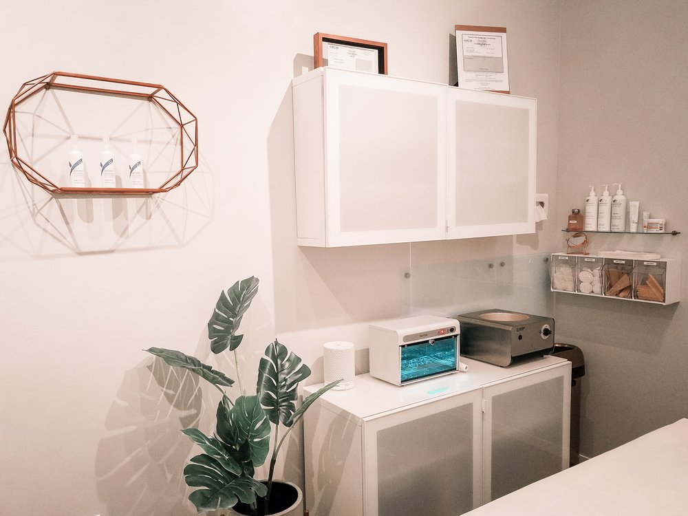 Bare It wax bar Logo