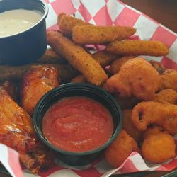 Aurelio's Pizza - Trio appetizer
