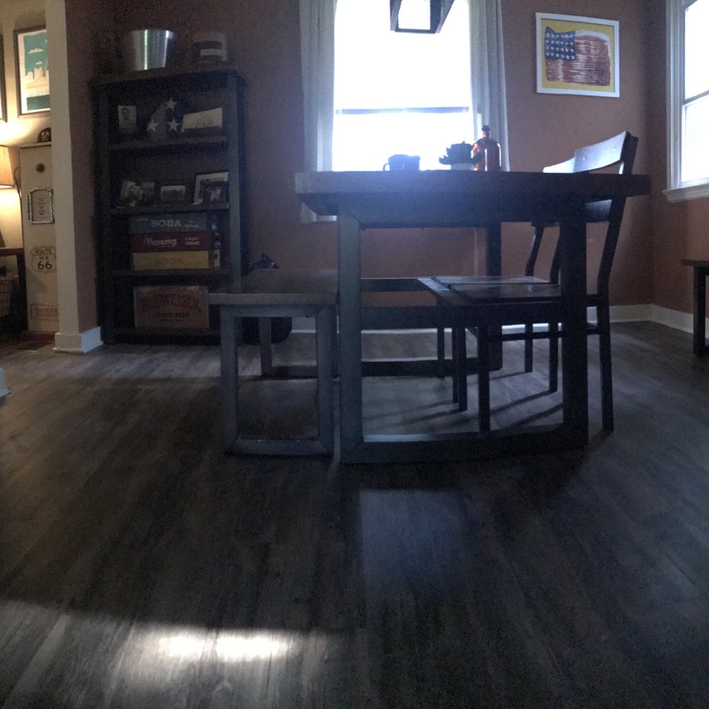 Larry Lint Flooring - a dining room with hardwood floors - Carpeting Near Me - Irwin, Pennsylvania Larry Lint Flooring - a dining room with hardwood floors - Carpeting Near Me - Irwin, Pennsylvania
