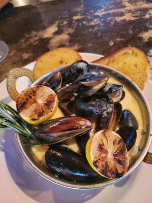 Mickey Byrne's Irish Pub & Restaurant by null