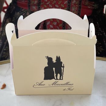 Aux Merveilleux de Fred - Patisserie/Cake Shop Near Me - Paris, 75