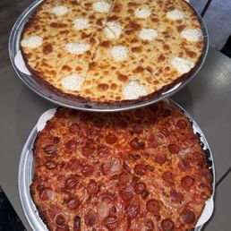 White pizza and roni red onion White pizza and roni red onion