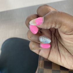 Nail Luxe - Chipped gel nails starting on day two.