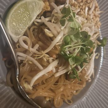Chroma Modern Bar + Kitchen - Pad thai - New American Near Me - Orlando, Florida