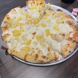 Kids pineapple and mac and cheese pizza. Kids pineapple and mac and cheese pizza.