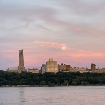 Sushi Cruise - Full moon over The Hudson - Sushi Bars Near Me - Edgewater, New Jersey