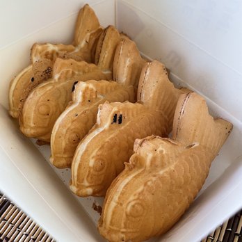 Somisomi - Taiyaki - served hot!!! I got custard, taro, red bean and Nutella - Ice Cream & Frozen Yogurt Near Me - Pleasanton, California