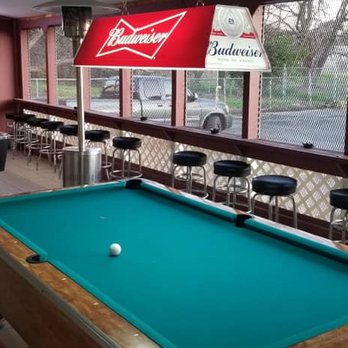 Moonshiners Saloon - Pool Halls Near Me - Olivehurst, California