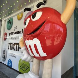 M&M'S World - Red M&M statue near entrance