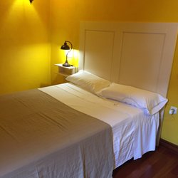 Hotel Via Leon - High quality sheets and a firm but comfortable mattress.