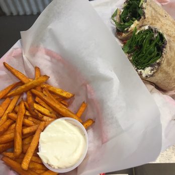 Nodo - Hummus and Spinach Wrap Sweet potato fries - American Near Me - Iowa City, Iowa Nodo - Hummus and Spinach Wrap Sweet potato fries - American Near Me - Iowa City, Iowa