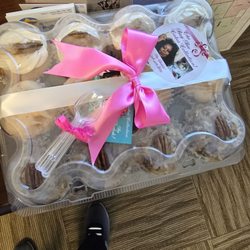 Dutch 4 Cakes - Beautifully package and delivered