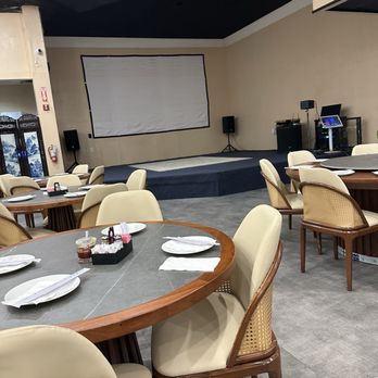 Toa Toa - Looking toward the stage - Dim Sum Near Me - Sunrise, Florida