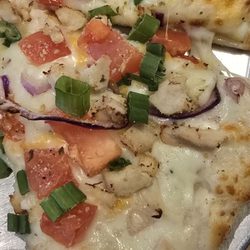 Round Table Pizza - Mystery pizza delivered in place of my Gourmet Vegetable pizza.