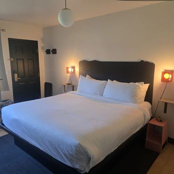 Evo Hotel - King Room - Hotels Near Me - Tahoe City, California