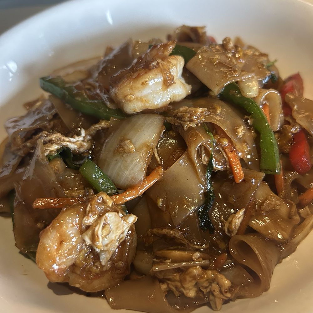 Eastern Peak - Shrimp Drunken Noodles - Asian Fusion Near Me - Nashville, Tennessee
