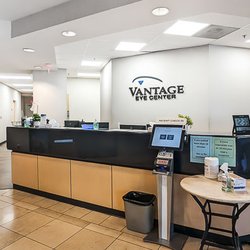 Vantage Eye Center - Salinas - Vantage Salinas Clinic -check-in counter.