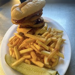 Clubhouse Brady Lake - Barbecue bacon burger