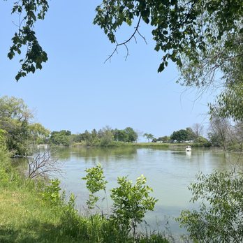 Veteran's Park - The lagoon - Parks Near Me - Milwaukee, Wisconsin