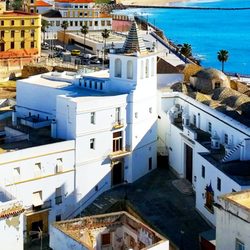 Iglesia de Santa Cruz - Iglesia de Santa Cruz, Cadiz 2-8-18 (vista del campanario del Catedral)