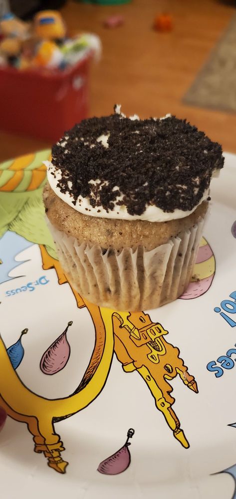 Ingrid's Cupcakes & Confections Logo