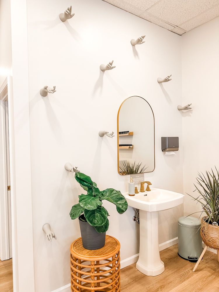 MANIK NAIL STUDIO Updated September 2024 3704 Bayshore Rd, North