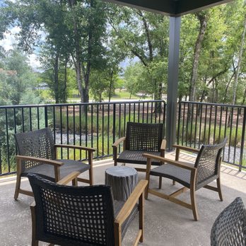 Moskowitz Dermatology - Outdoor waiting room - Dermatologists Near Me - Oviedo, Florida Moskowitz Dermatology - Outdoor waiting room - Dermatologists Near Me - Oviedo, Florida